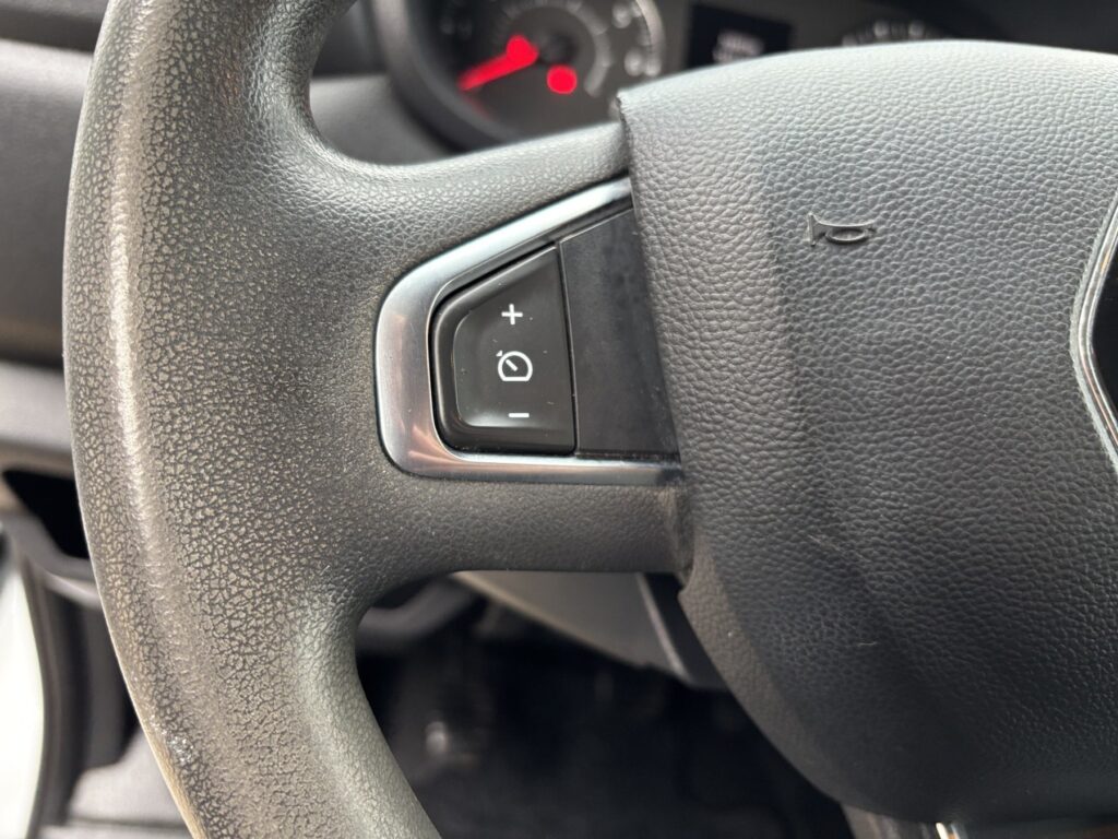 Renault Master Exposé-Bild 23