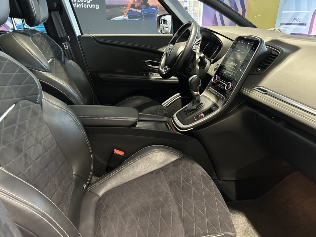 Renault Grand Scenic Exposé-Bild 6