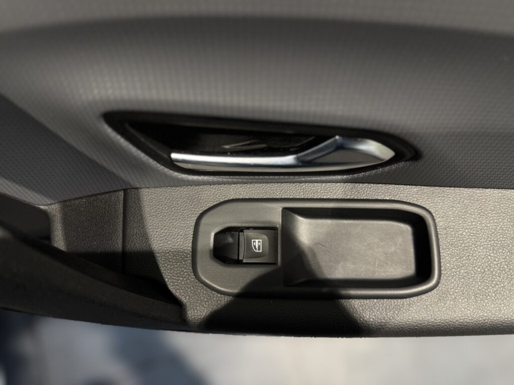 Renault Express Exposé-Bild 8