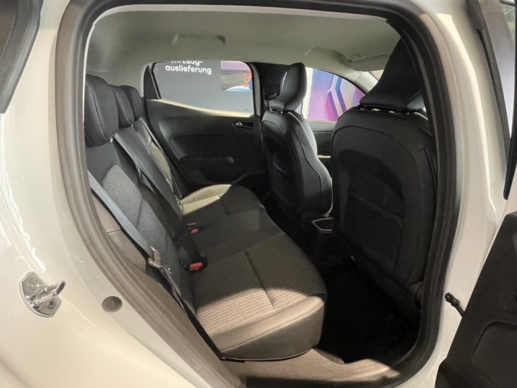 Renault Clio Exposé-Bild 10