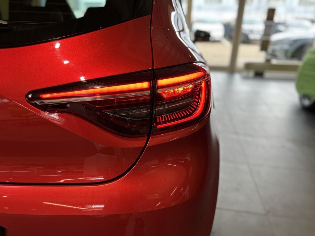 Renault Clio Exposé-Bild 38