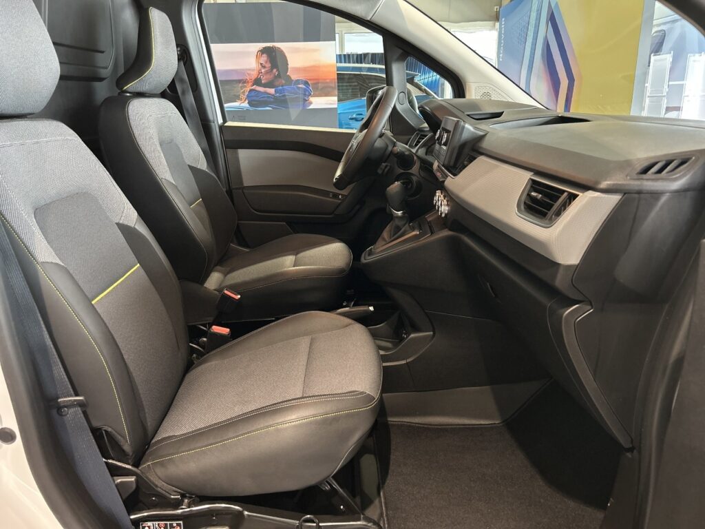 Renault Kangoo E-TECH Exposé-Bild 6