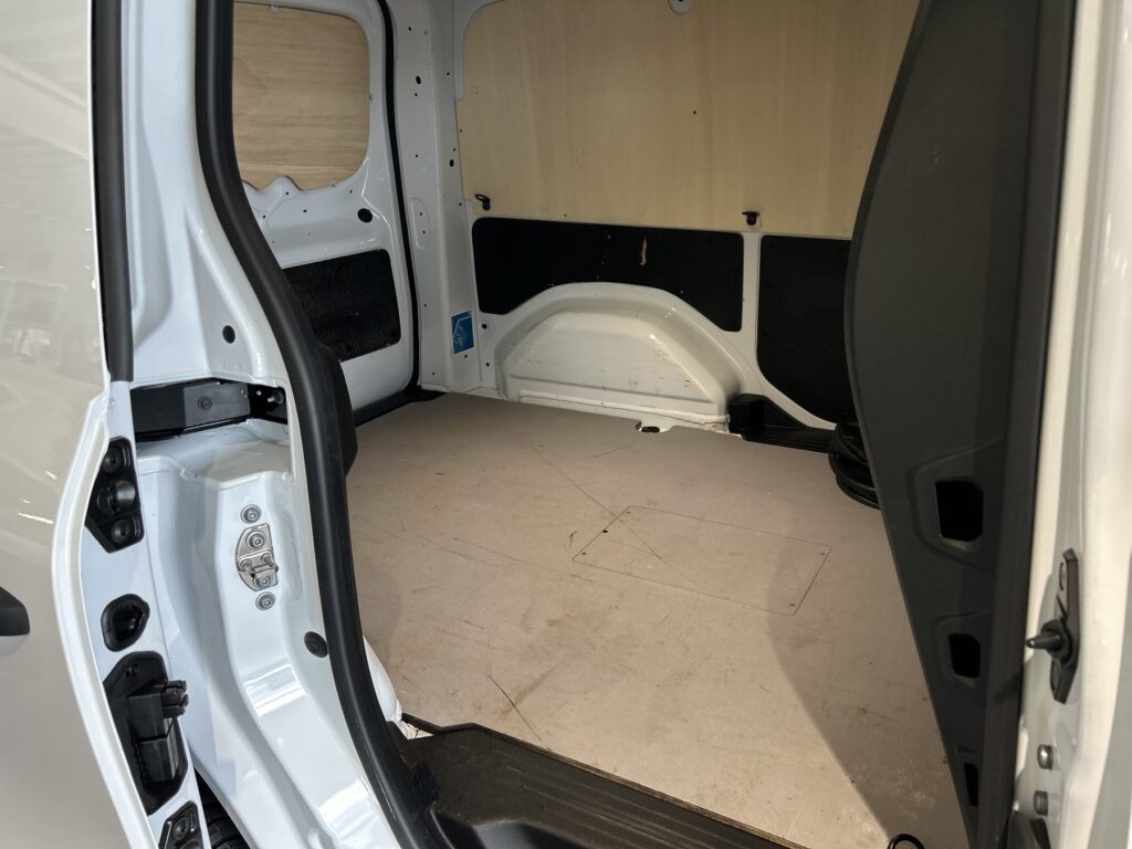 Renault Kangoo E-TECH Exposé-Bild 8