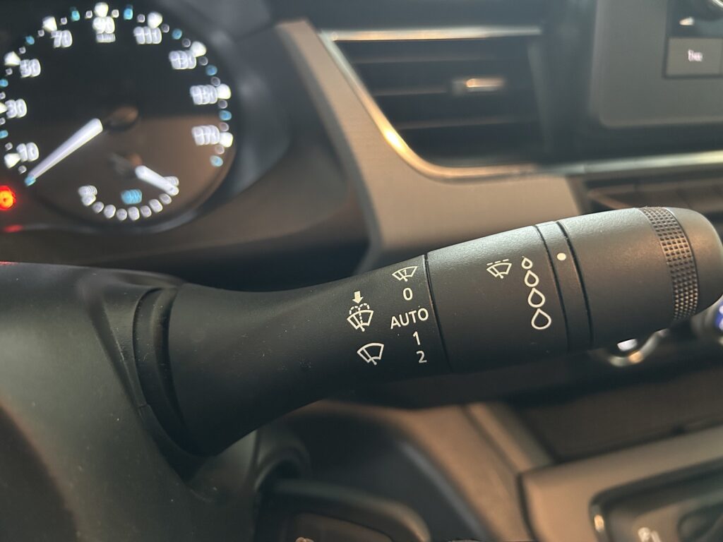 Renault Kangoo E-TECH Exposé-Bild 18