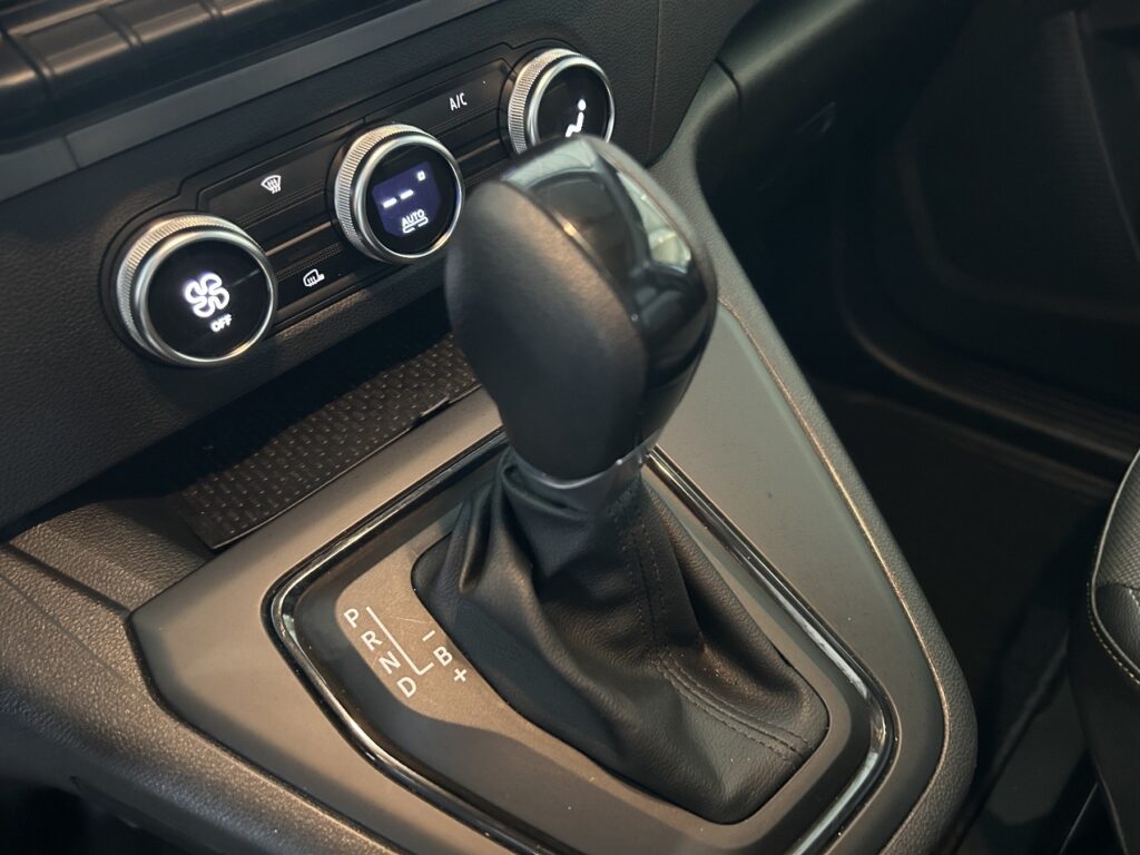 Renault Kangoo E-TECH Exposé-Bild 24