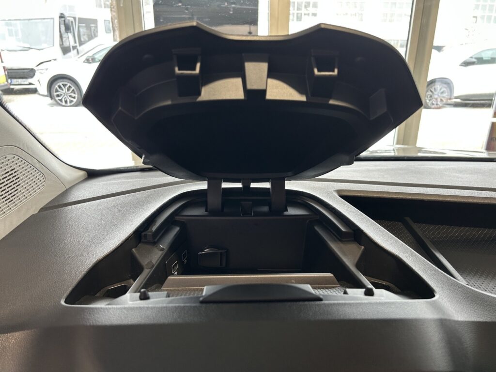 Renault Kangoo E-TECH Exposé-Bild 30