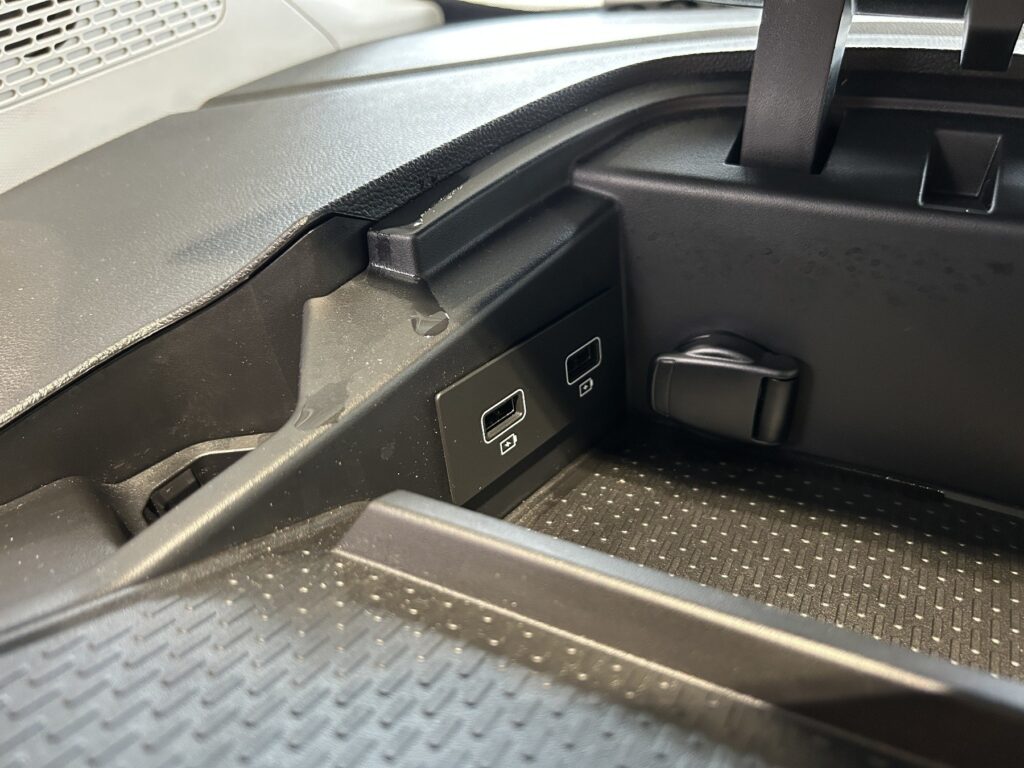 Renault Kangoo E-TECH Exposé-Bild 31