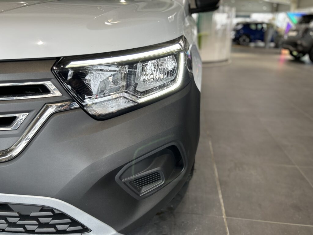 Renault Kangoo E-TECH Exposé-Bild 35