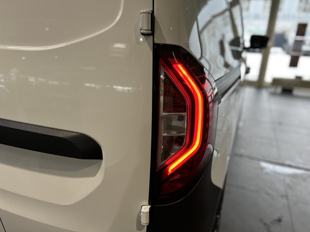 Renault Kangoo E-TECH Exposé-Bild 44