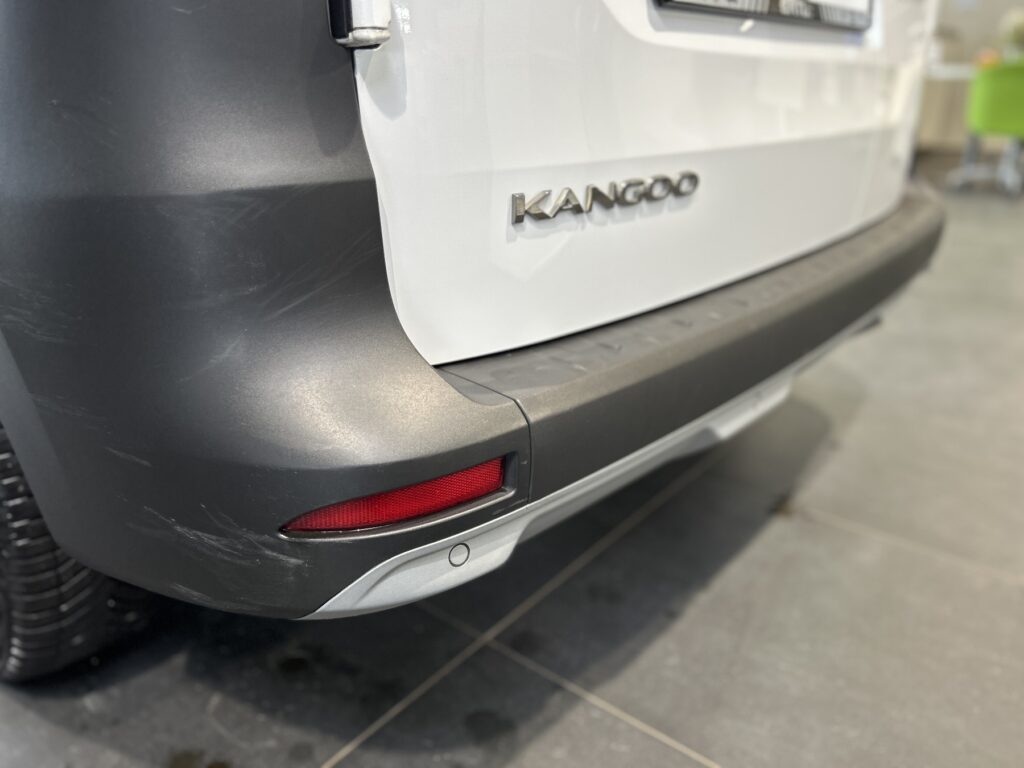 Renault Kangoo E-TECH Exposé-Bild 45