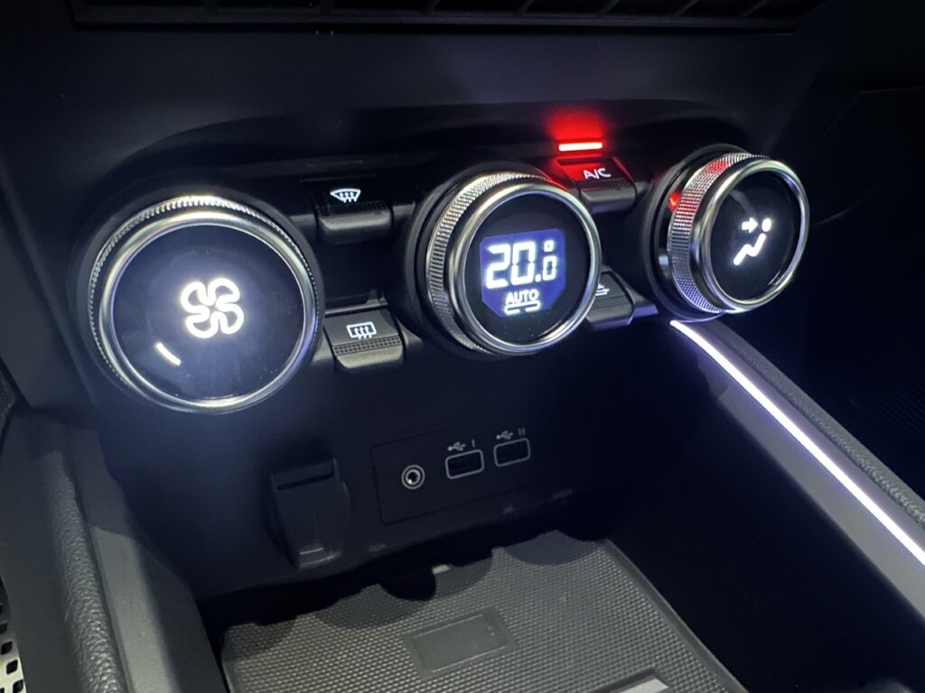 Renault Clio Exposé-Bild 34