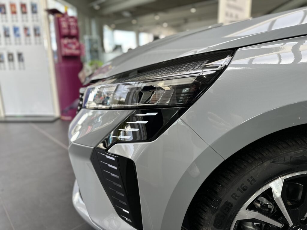 Renault Clio Exposé-Bild 4