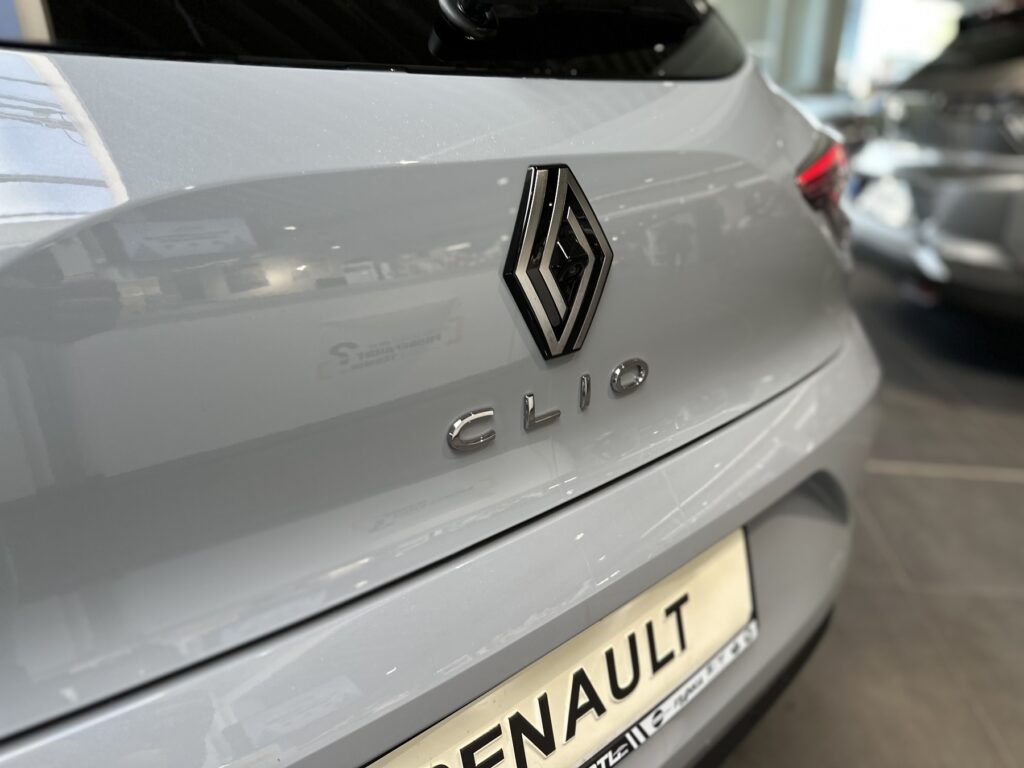 Renault Clio Exposé-Bild 14