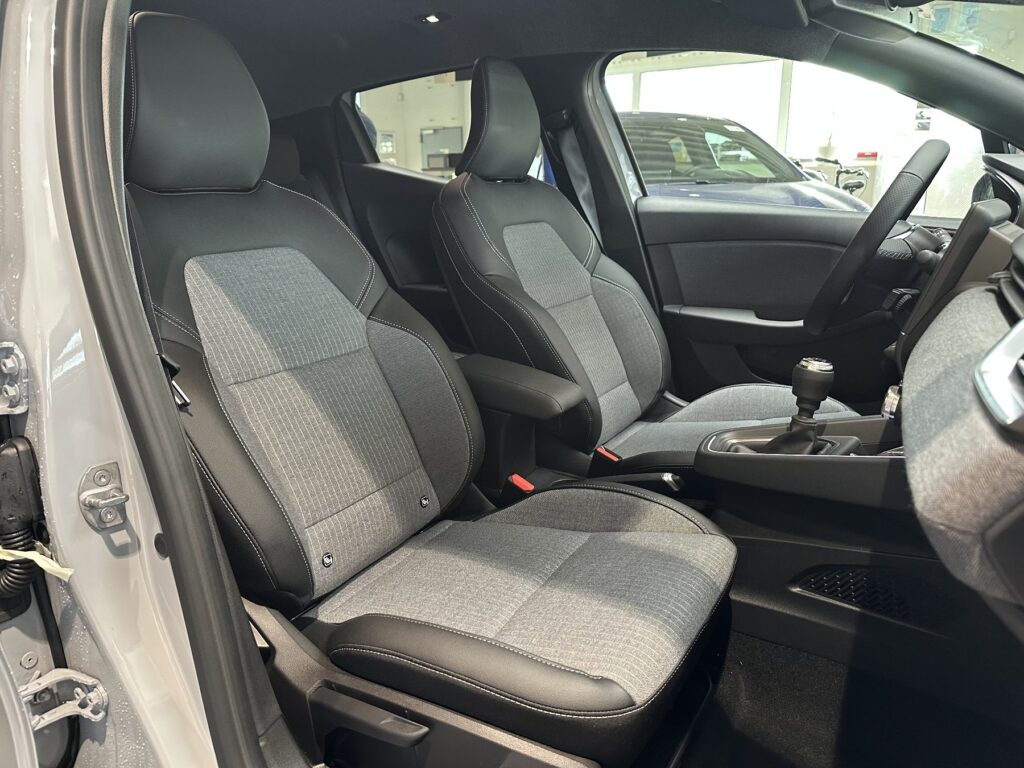 Renault Clio Exposé-Bild 23