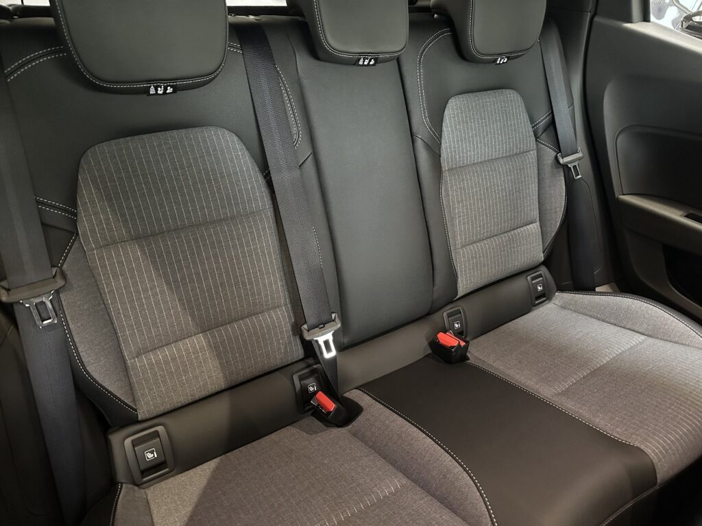 Renault Clio Exposé-Bild 25