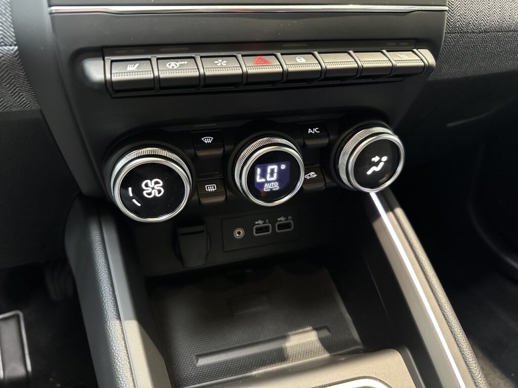 Renault Clio Exposé-Bild 40