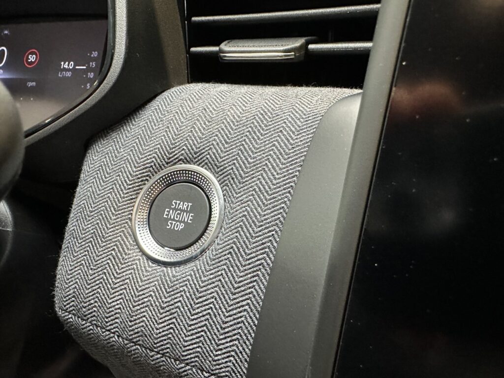 Renault Clio Exposé-Bild 46