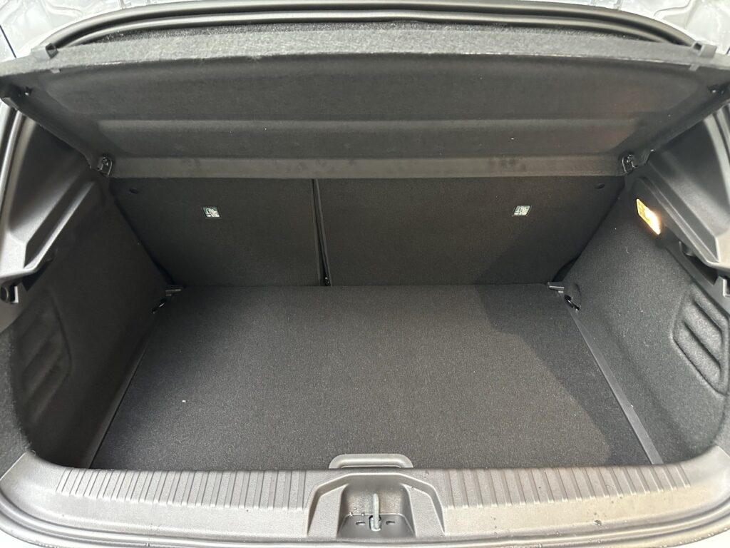 Renault Clio Exposé-Bild 50