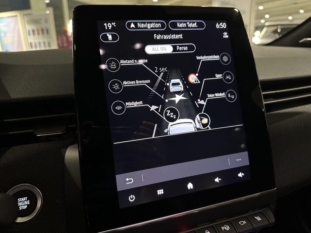 Renault Clio Exposé-Bild 32