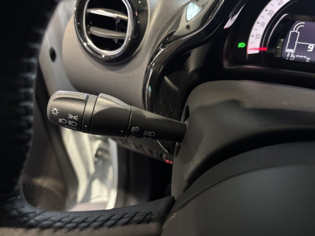 Renault Twingo Exposé-Bild 25