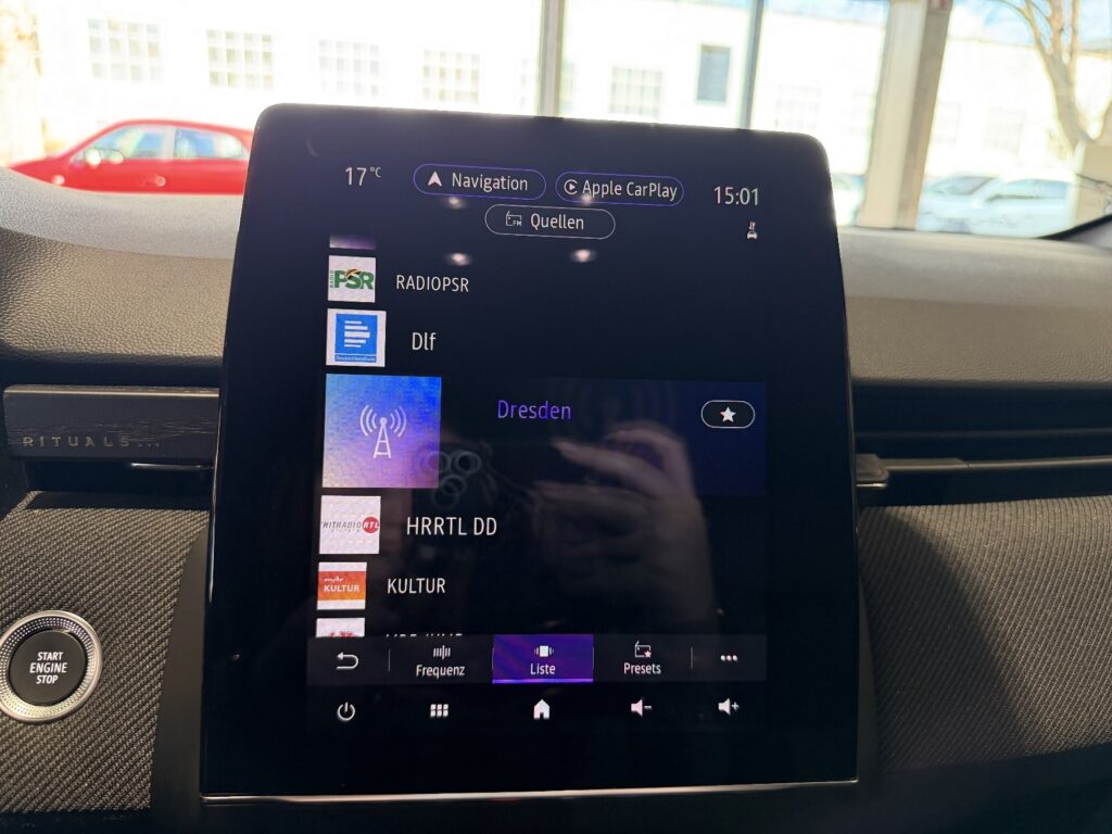 Renault Clio Exposé-Bild 33