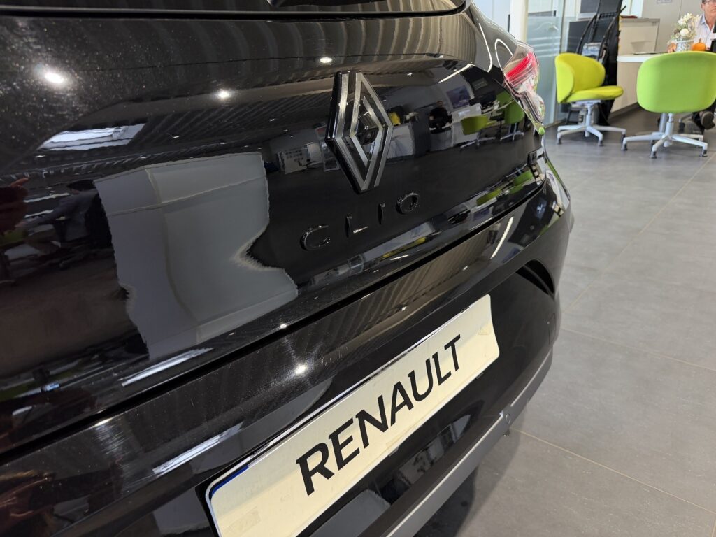 Renault Clio Exposé-Bild 46