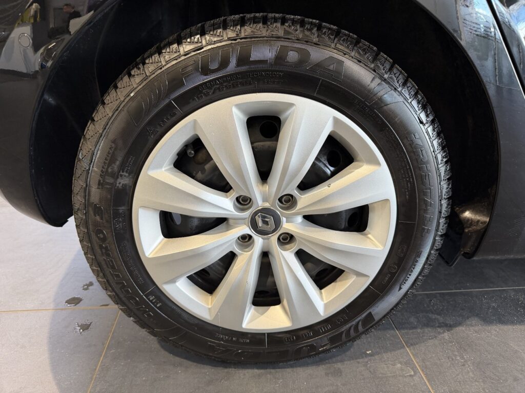 Renault Clio Exposé-Bild 49