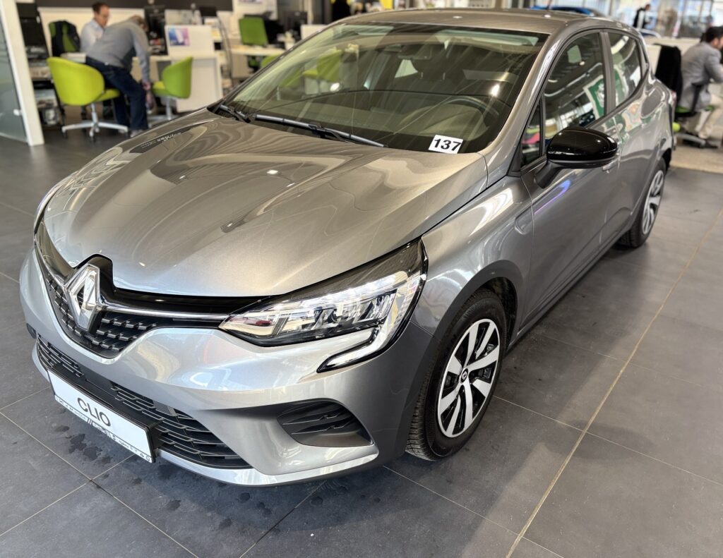 Renault Clio Exposé-Bild 1