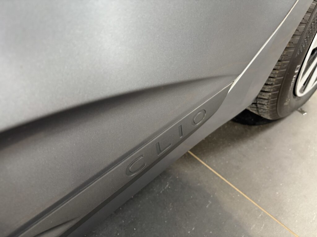 Renault Clio Exposé-Bild 39