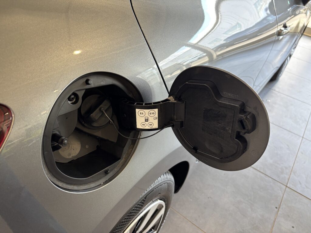 Renault Clio Exposé-Bild 45