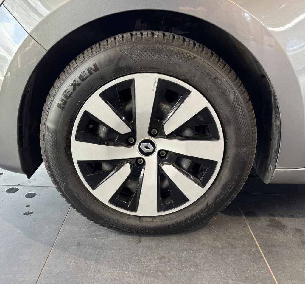 Renault Clio Exposé-Bild 50