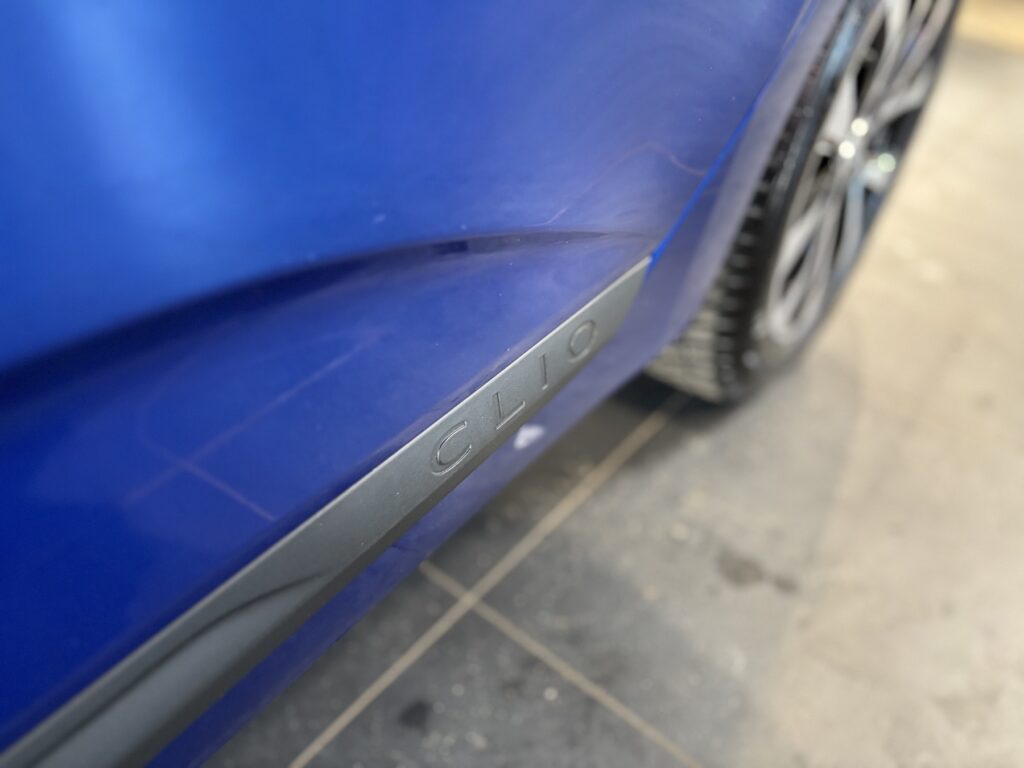 Renault Clio Exposé-Bild 44