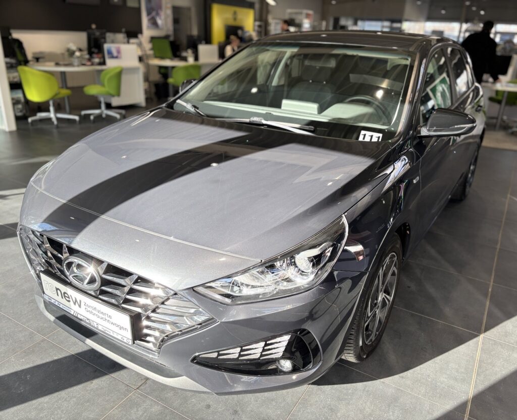 HYUNDAI i30 Exposé-Bild 1