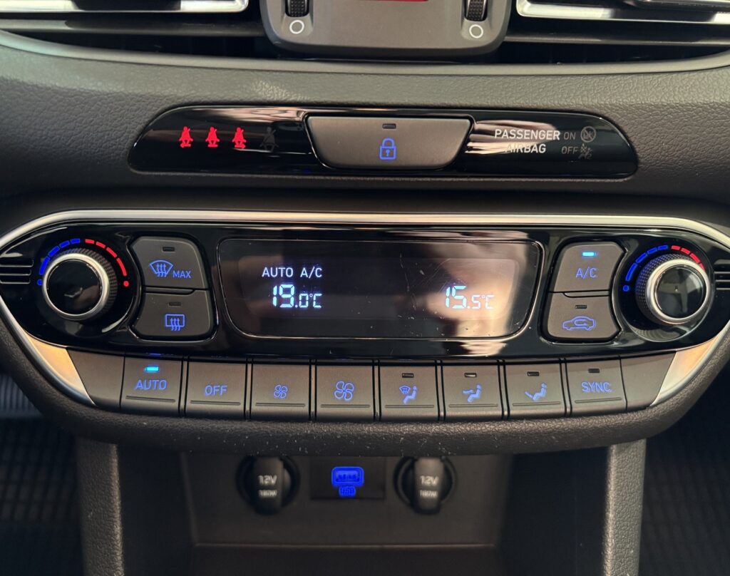 HYUNDAI i30 Exposé-Bild 11