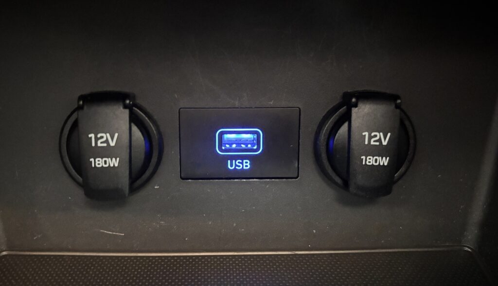 HYUNDAI i30 Exposé-Bild 12