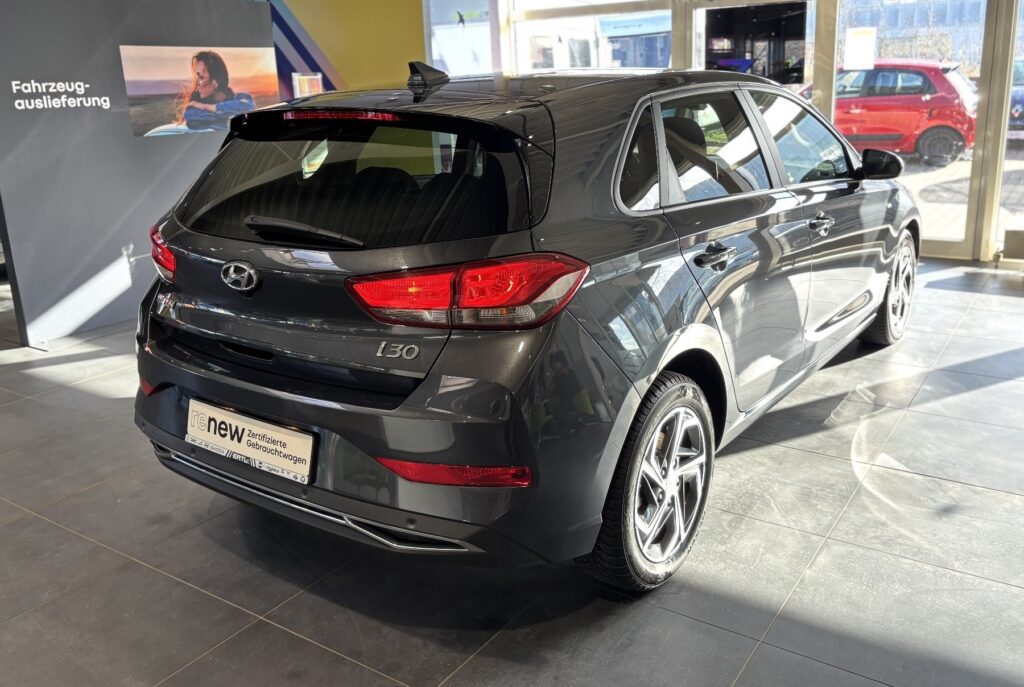 HYUNDAI i30 Exposé-Bild 16