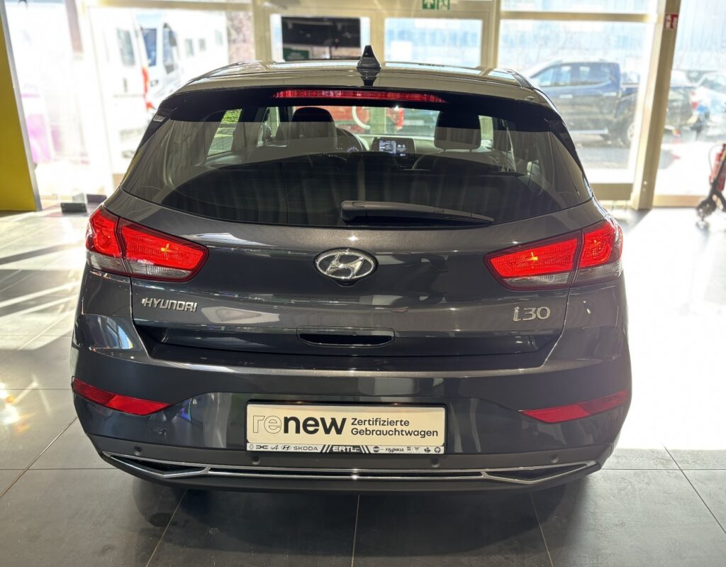 HYUNDAI i30 Exposé-Bild 17