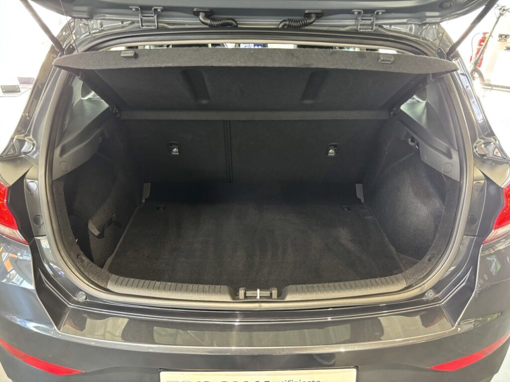 HYUNDAI i30 Exposé-Bild 18