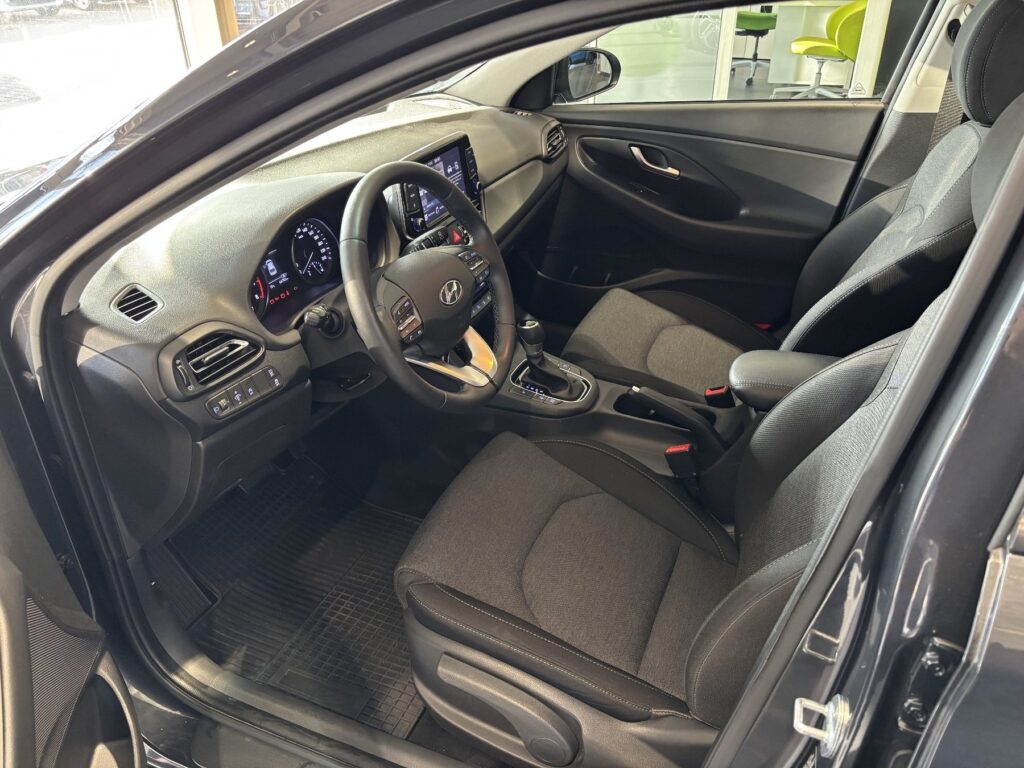 HYUNDAI i30 Exposé-Bild 21