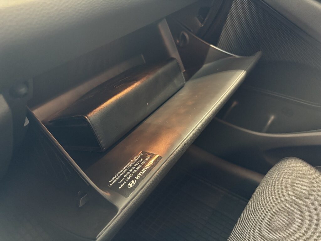 HYUNDAI i30 Exposé-Bild 32