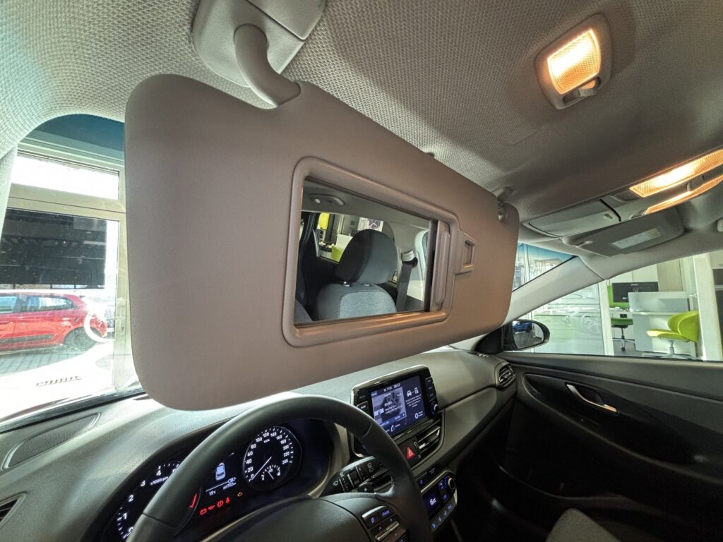 HYUNDAI i30 Exposé-Bild 35