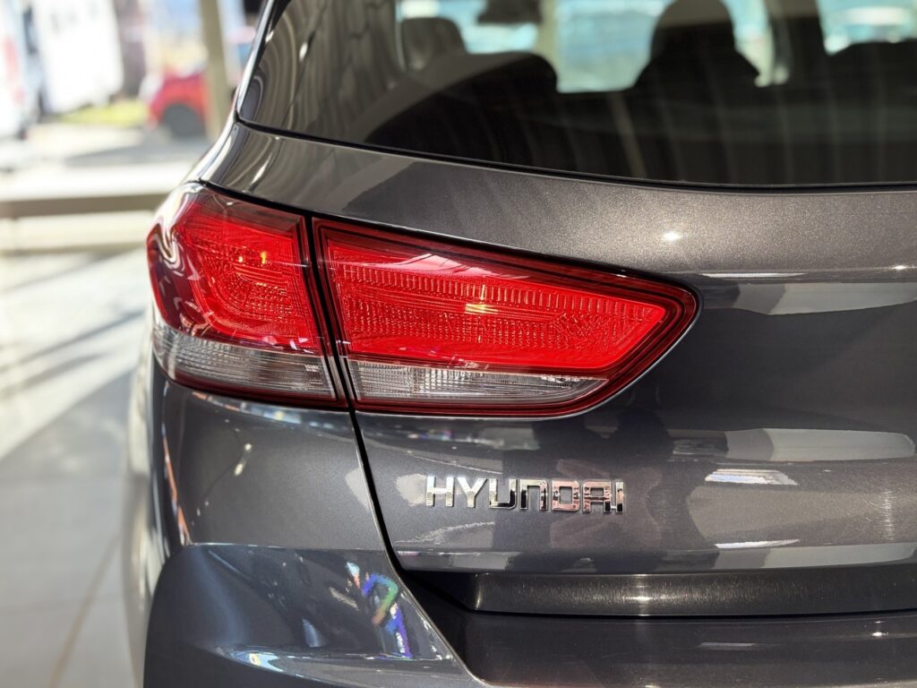 HYUNDAI i30 Exposé-Bild 48