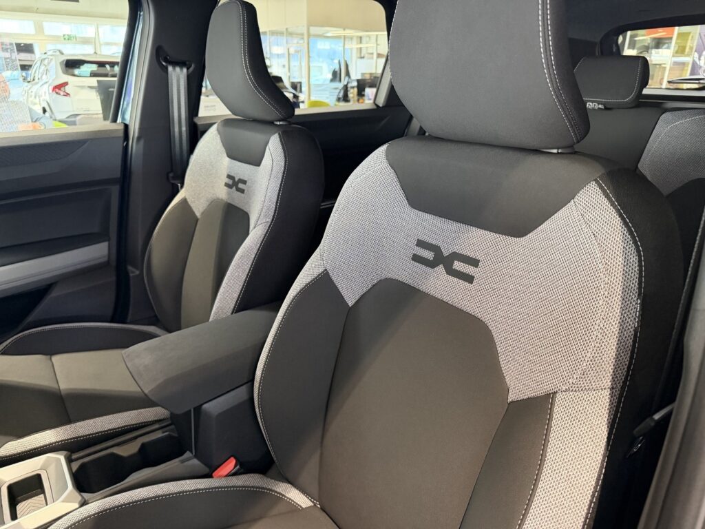 Dacia Bigster Exposé-Bild 15