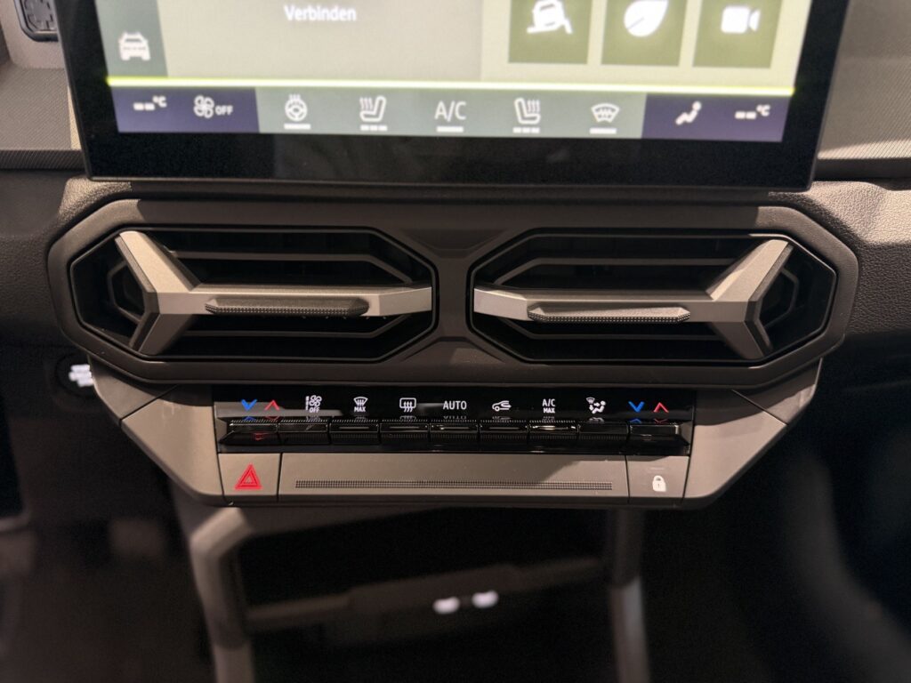 Dacia Bigster Exposé-Bild 27