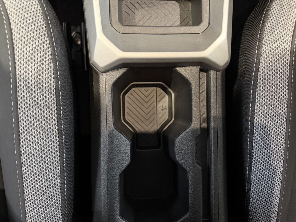 Dacia Bigster Exposé-Bild 32