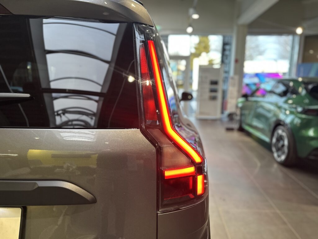 Dacia Jogger Exposé-Bild 13