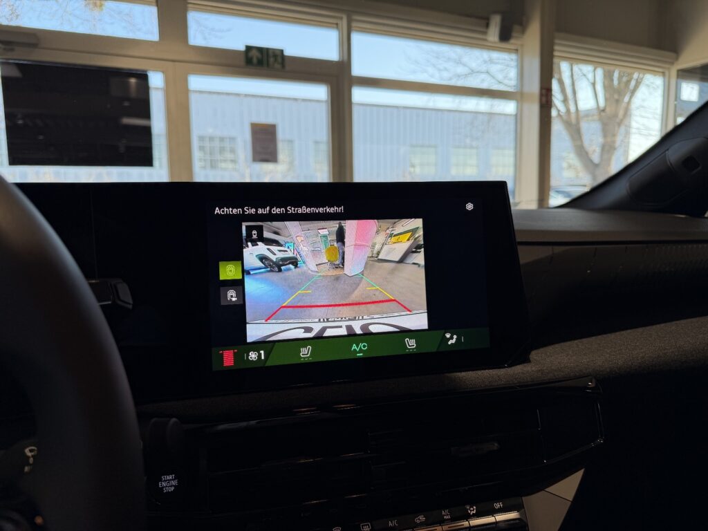 Renault Clio Exposé-Bild 49