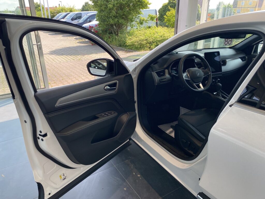 Renault Arkana Exposé-Bild 23