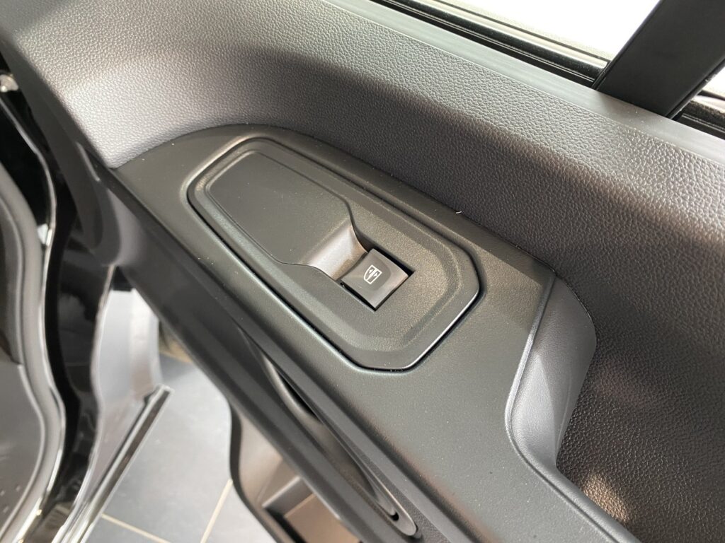 Renault Trafic Exposé-Bild 8