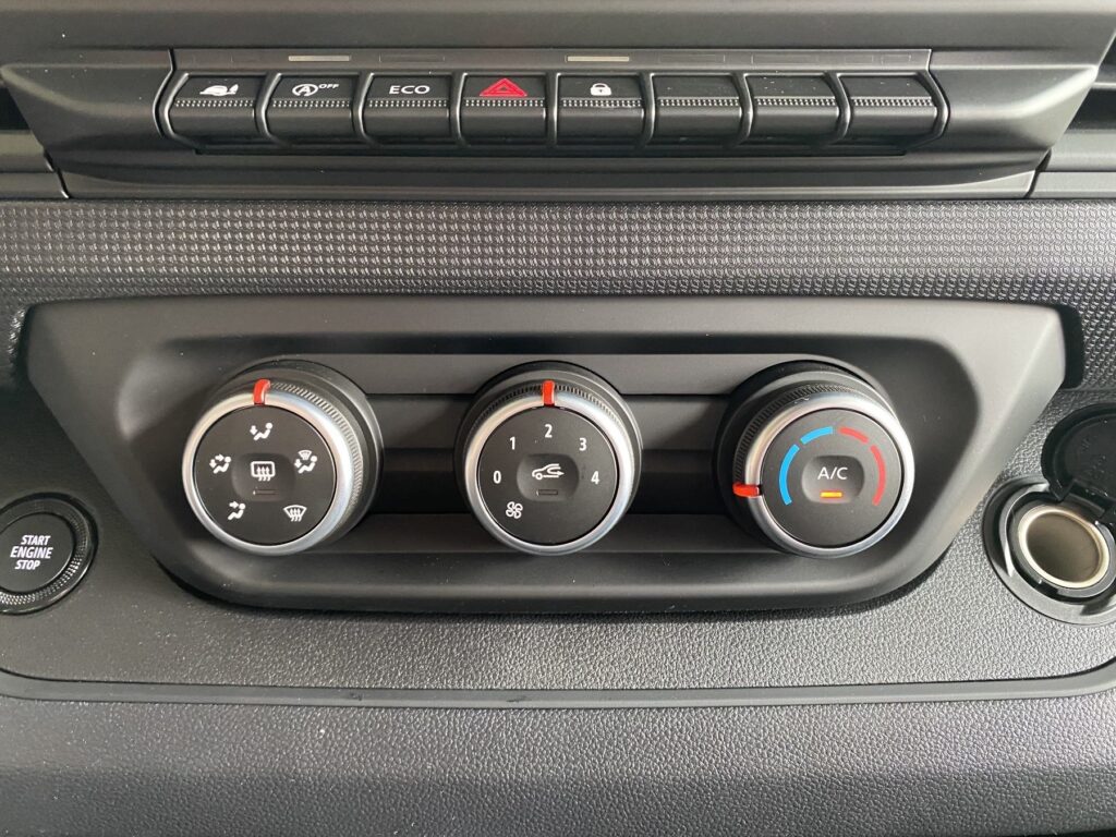 Renault Trafic Exposé-Bild 28